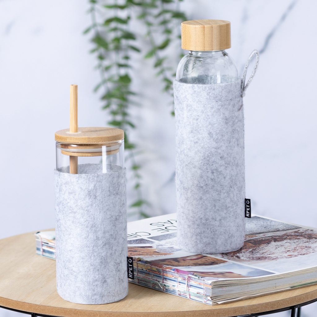 Fles van glas met zakje van RPET-vilt